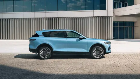 VOYAH Free in Blau und unser Leistungsangebot zu VOYAH, DONGFENG und M-HERO entdecken