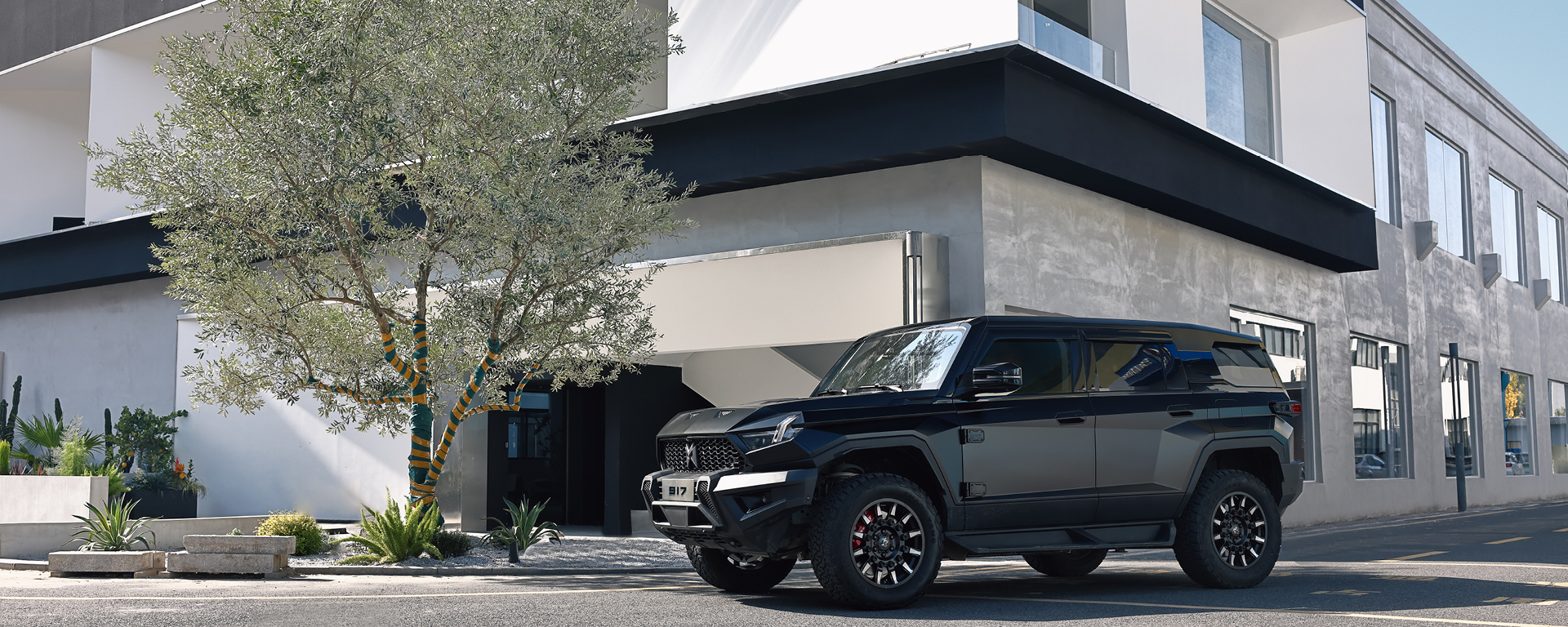 M-HERO Gelände SUV in Schwarz günstig leasen