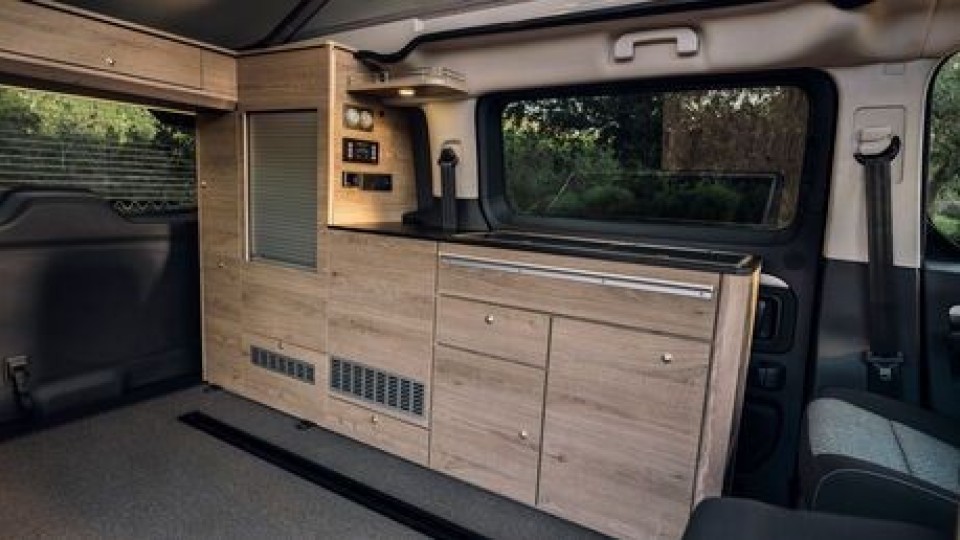 Citroen Spacetourer Holidays Camper mit Seitenküche bei Baldegger in Oberuzwil entdecken