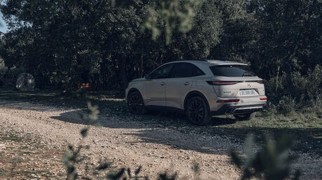 DS 7 Neuwagen in Silber günstig leasen bei Baldegger in Oberuzwil