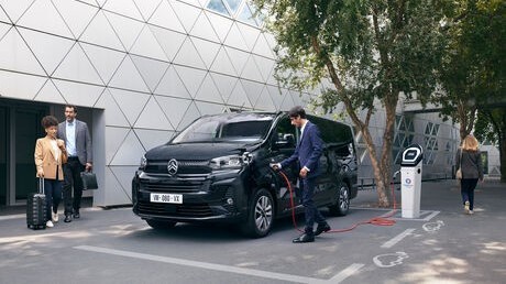 Citroen Spacetourer in Schwarz bei uns günstig kaufen