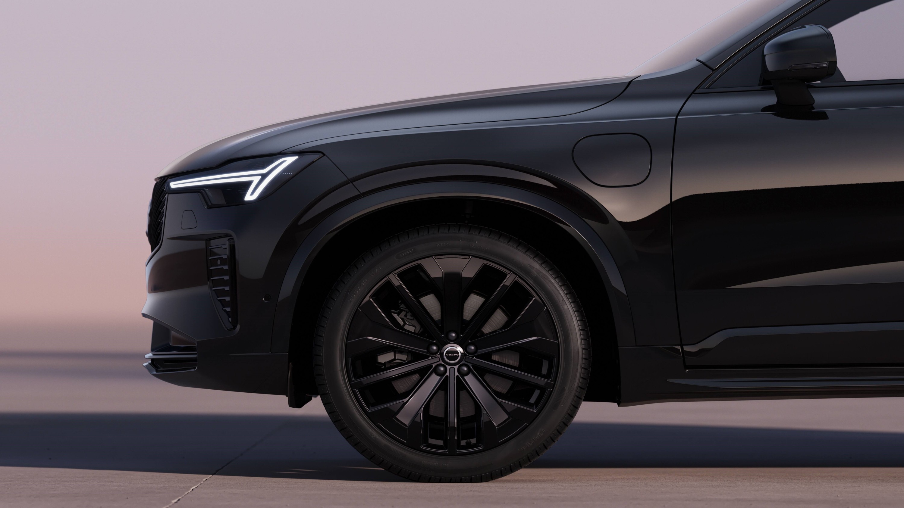 Volvo XC90 Black Edition in Onyx Black probefahren.