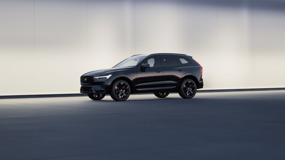 Volvo XC90 Black Edition in Onyx Black jetzt entdecken.