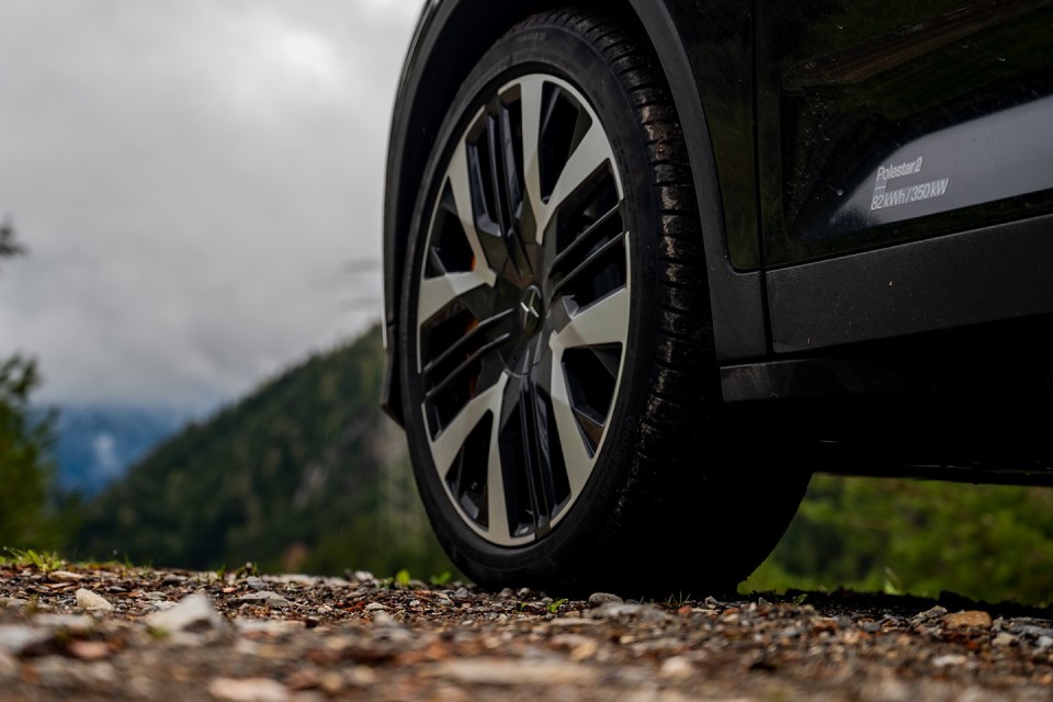 Polestar 2 Dual Performance in Schwarz als Exlusive Car by Baldegger leasen