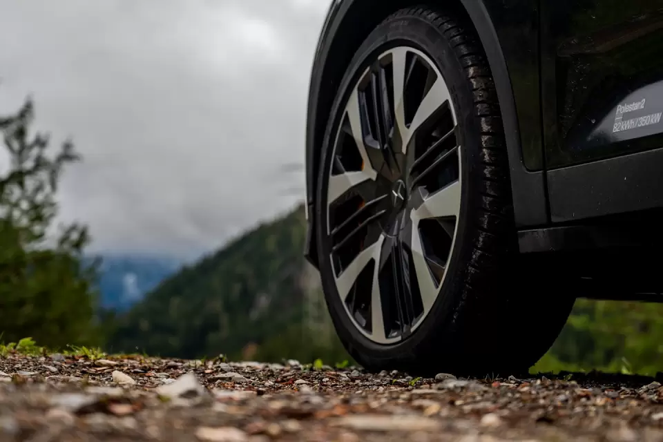 Polestar 2 Dual Performance in Schwarz als Exlusive Car by Baldegger leasen