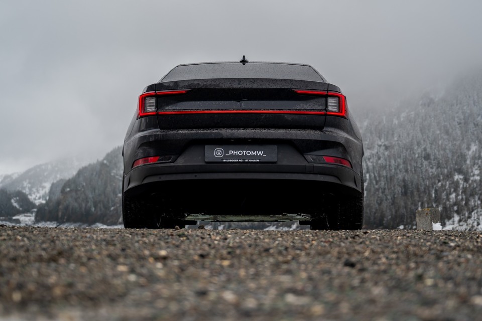 Polestar 2 Dual Performance in Schwarz als Exlusive Car by Baldegger leasen