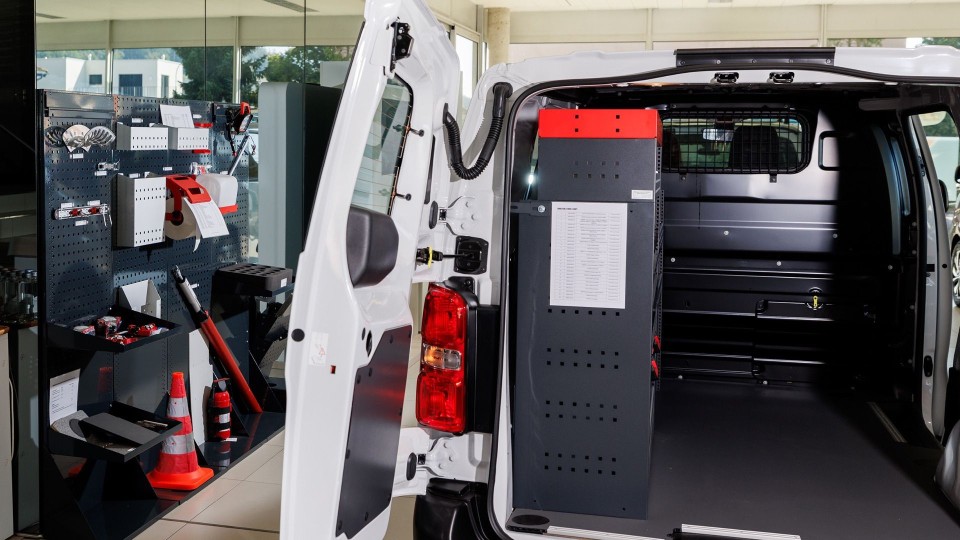 Volvo und Citroen Showroom Oberuzwil mit Nutzfahrzeugausstellung