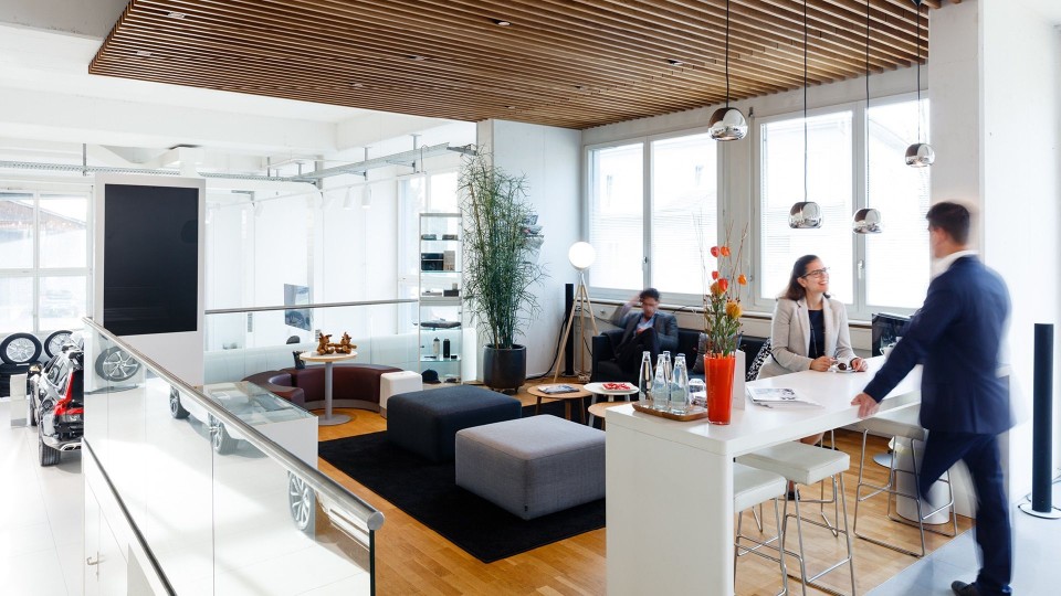 Volvo Wohnzimmer Wartebereich bei Baldegger in Wil