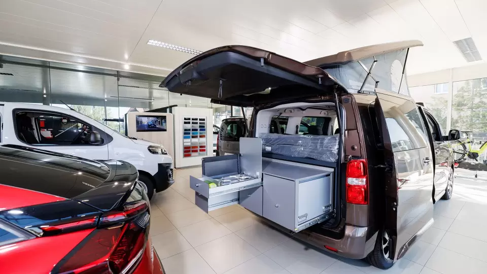 Volvo und Citroen Showroom Oberuzwil mit Camper Ausstellung
