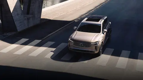 Volvo XC90 in Bright Dusk jetzt entdecken