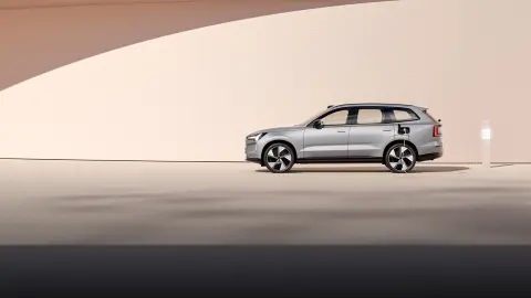 Volvo EX90 in Silver Dawn jetzt entdecken