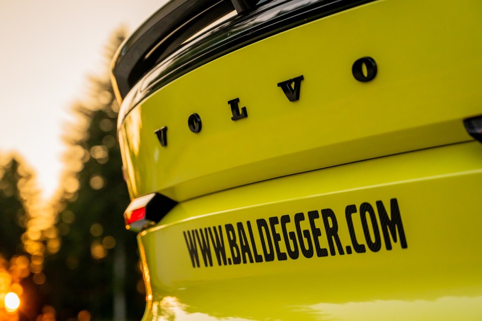 Volvo C40 in Speziallackierung Yellow by BALDEGGER EXCLUSIVE CARS kaufen
