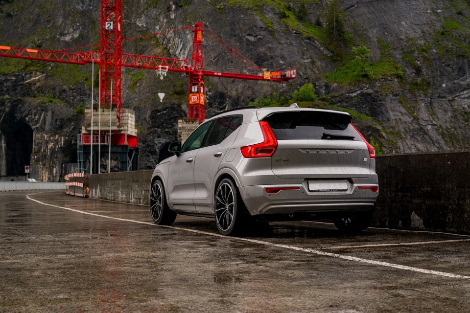 Volvo XC40 Albino HEICO Sportiv und Bodyparts