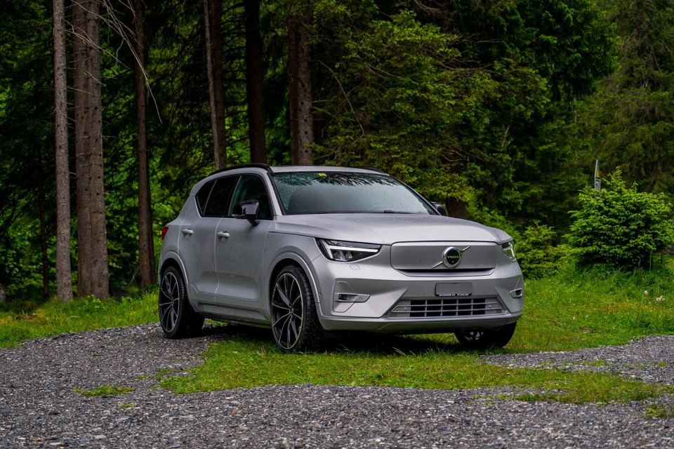 Volvo XC40 Albino mit HEICO Sportiv Bodyparts in Wagenfarbe