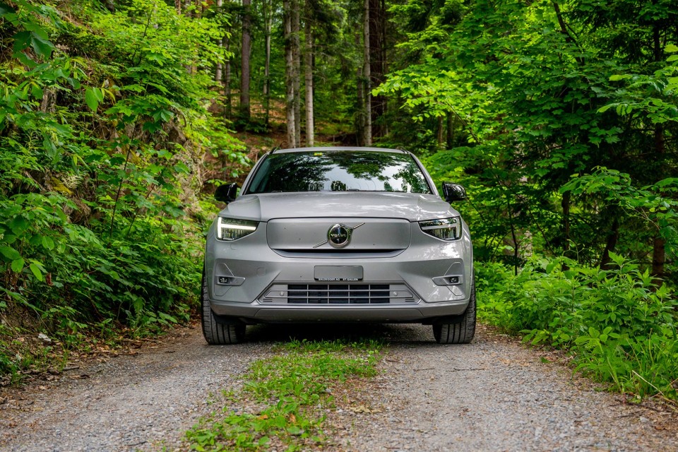 Volvo XC40 Albino mit Heico Sportiv Bodyparts in Wagenfarbe by BALDEGGER EXCLUSIVE CARS