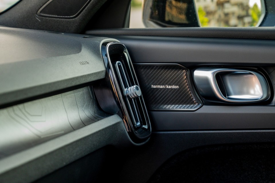 Volvo XC40 Albino mit HEICO Sportiv Bodyparts in Wagenfarbe jetzt kaufen