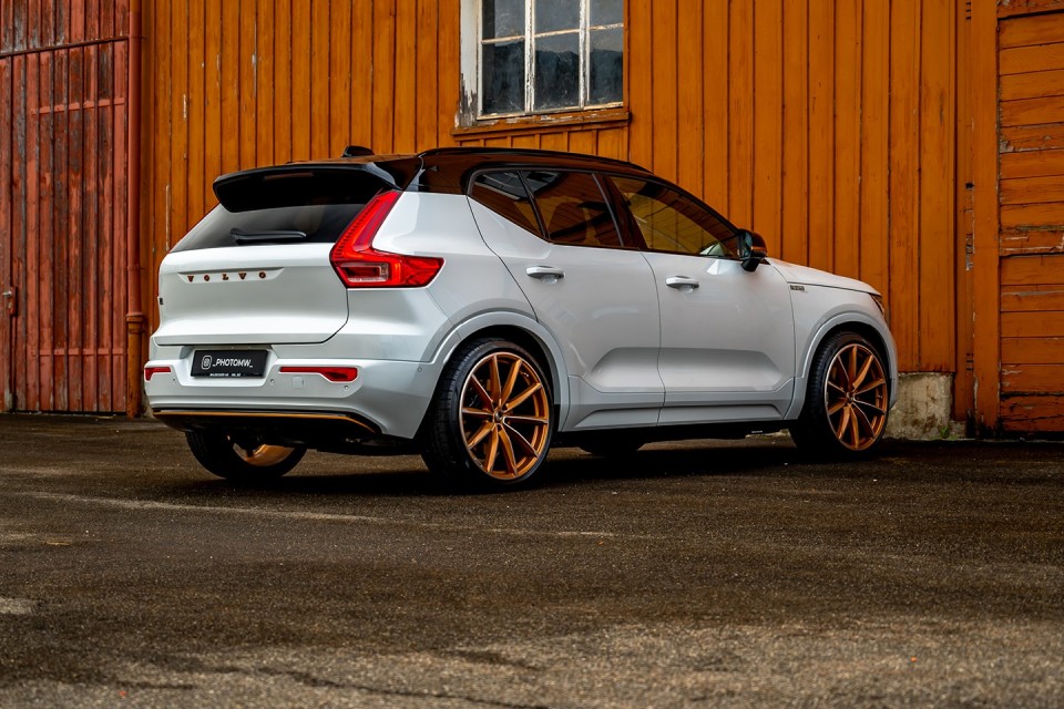 Volvo EX40 Heico White/Kupfer zum attraktiven Preis.