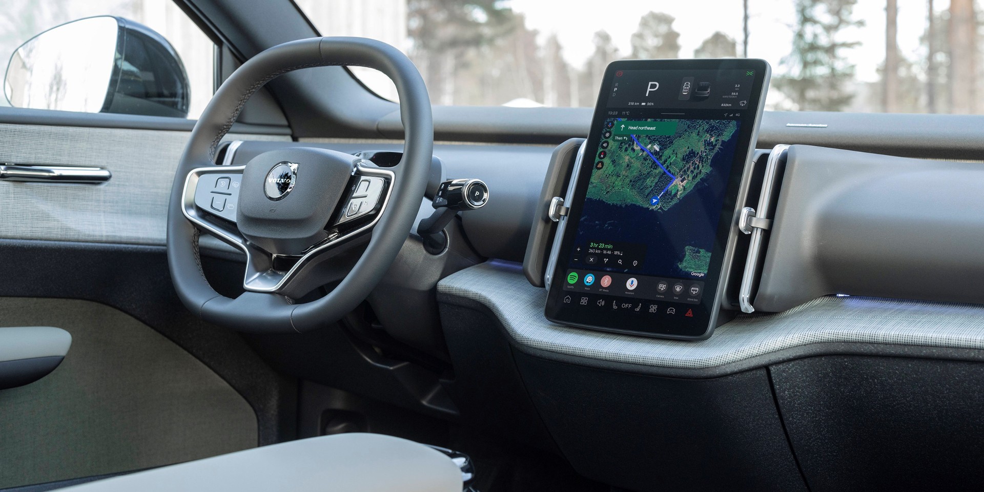 Volvo EX30 Cross Country Infotainmentsystem bei Probefahrt enetdecken