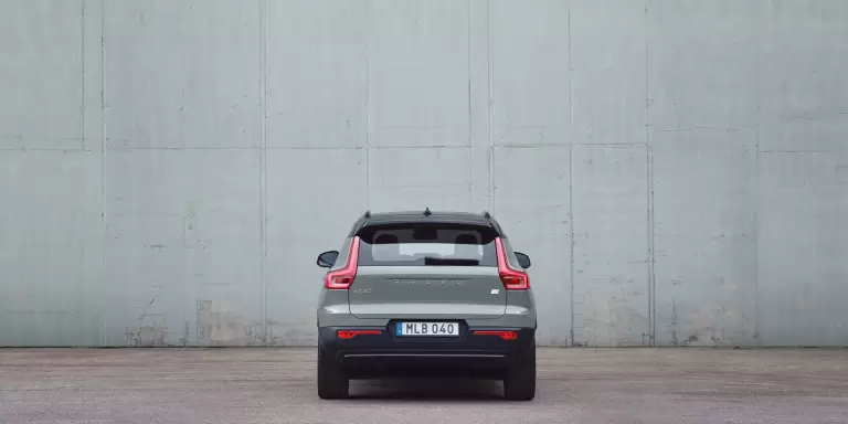 Die verschiedenen Leistungsstufen des Volvo EX40 bei Probefahrt entdecken.