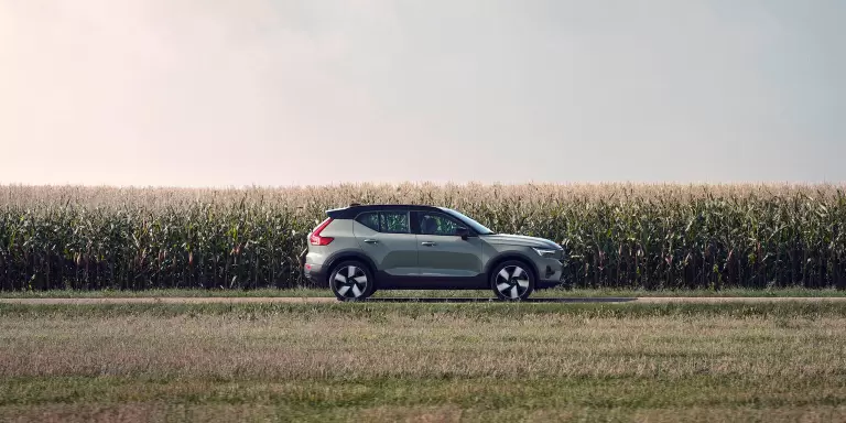 Volvo EX40 Neuwagen in Sage Green bei Baldegger St. Gallen