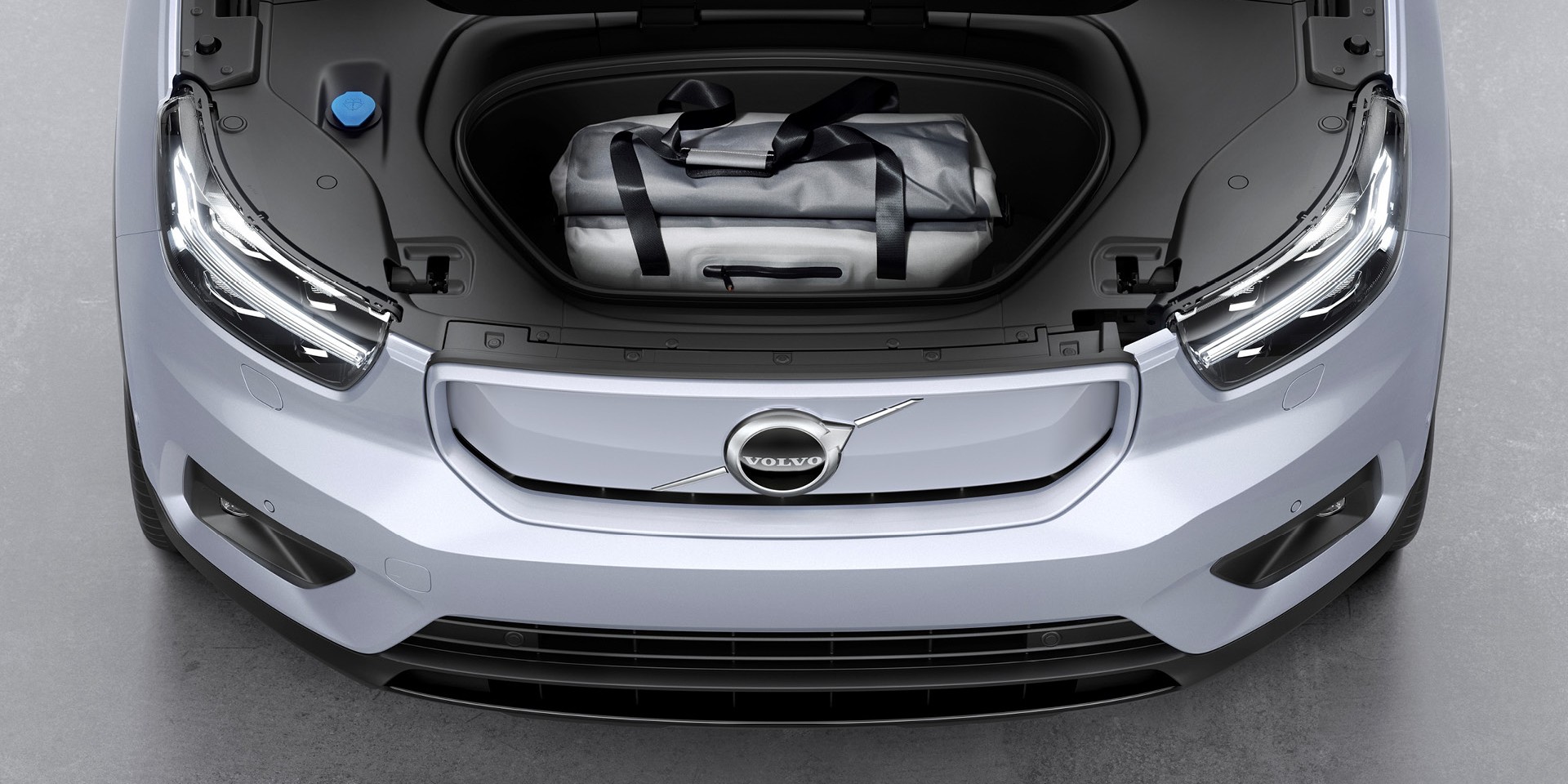 Volvo EX40 mit viel Stauraum günstig kaufen bei Baldegger