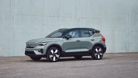 Volvo EX40 Neuwagen in Sage Green bei Baldegger in St. Gallen, Wil und Oberuzwil
