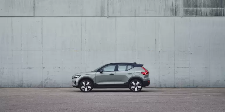 Volvo EX40 vollelektrische Neuwagen in Sage Green entdecken