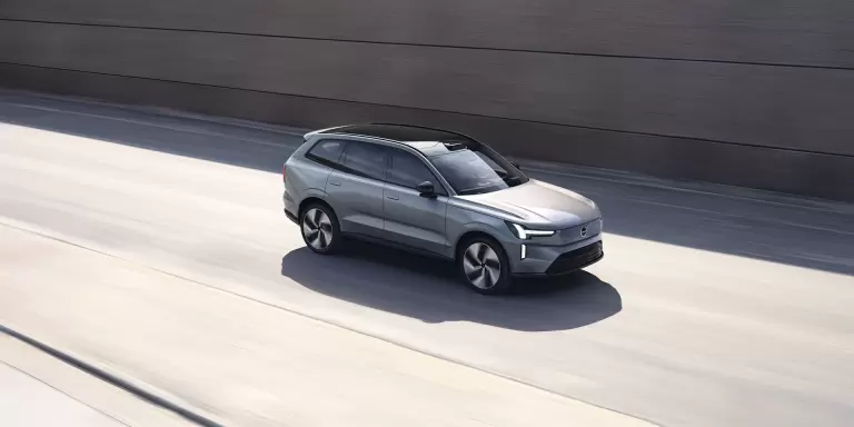 Volvo EX90 Neuwagen in Aurora Silver bei Probefahrt erleben