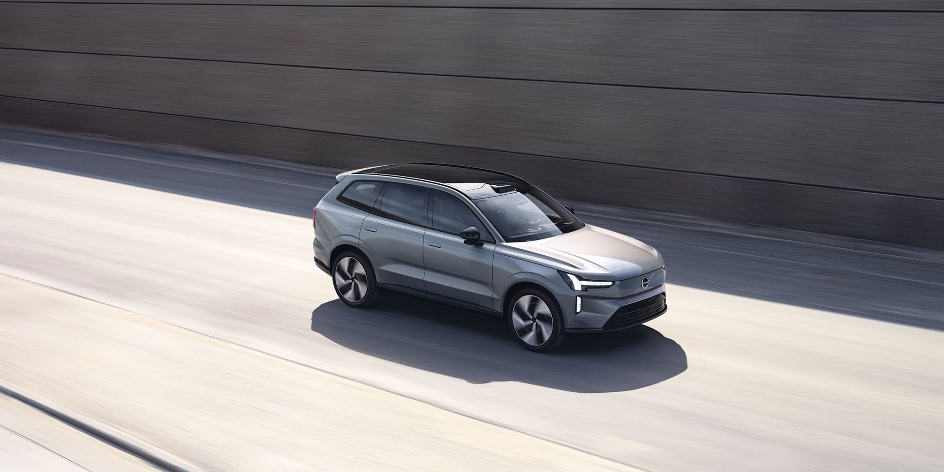 Volvo EX90 Neuwagen in Aurora Silver bei Probefahrt erleben