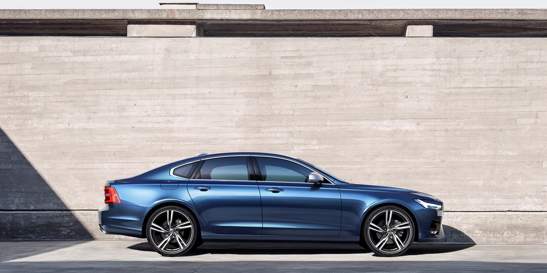 Volvo S90 in Blau entdecken im grössten Lagerangebot der Schweiz