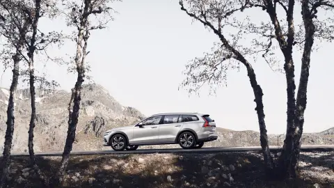 Volvo V60 Cross Country Kombi leasen bei Baldegger