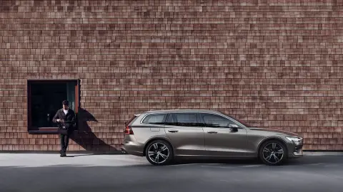 Volvo V60 Neuwagen in Silber bei Baldegger St. Gallen, Wil und Oberuzwil