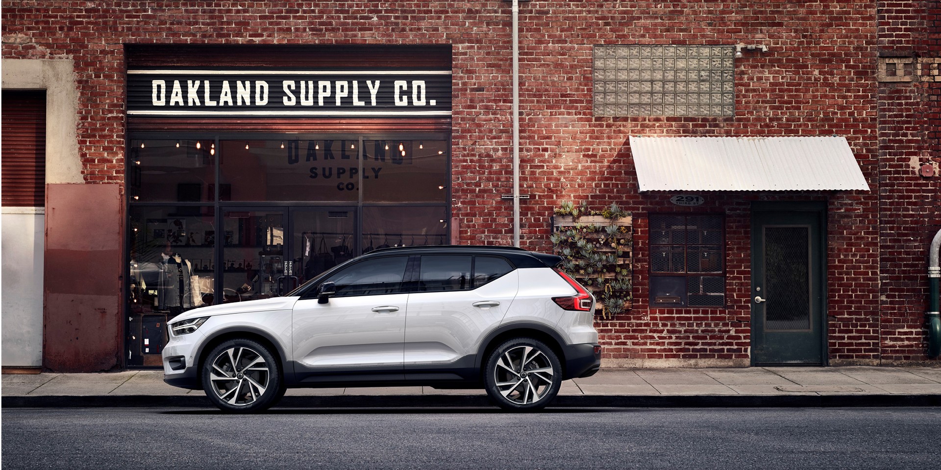 Volvo XC40 in Weiss das Stauraum-Wunder bei einer Probefahrt entdecken