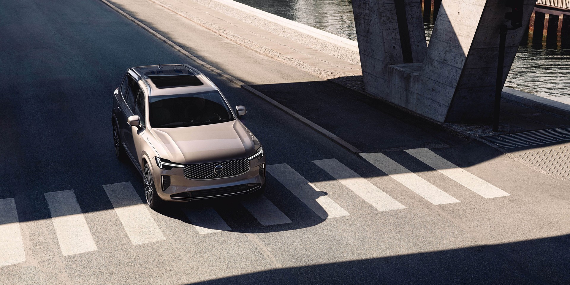 Volvo XC90 in Bright Dusk Neuwagen bei Baldegger St. Gallen, Wil und Oberuzwil