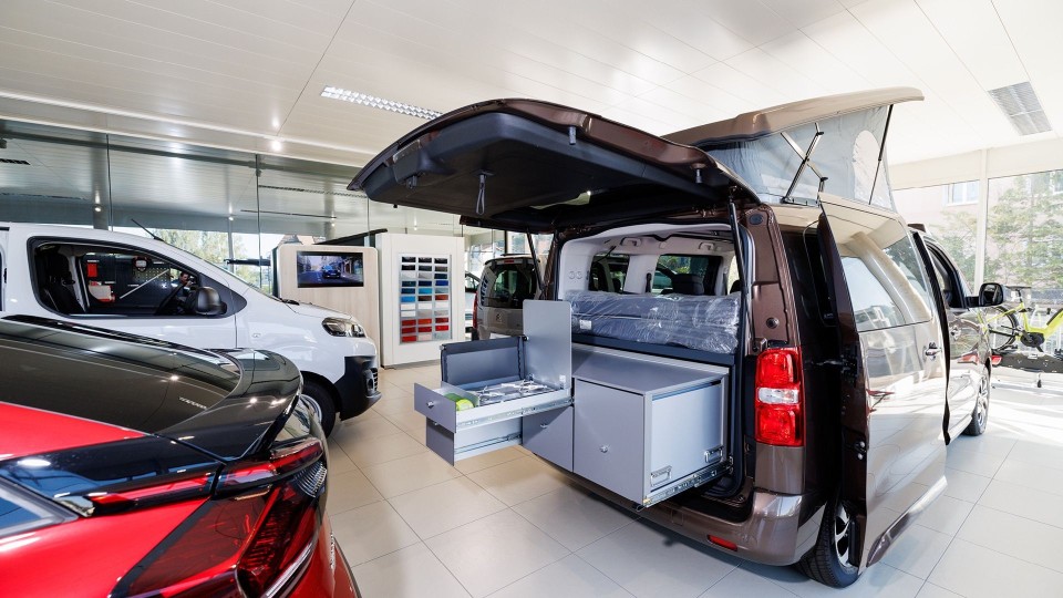 Volvo und Citroen Showroom Oberuzwil mit Camper Ausstellung